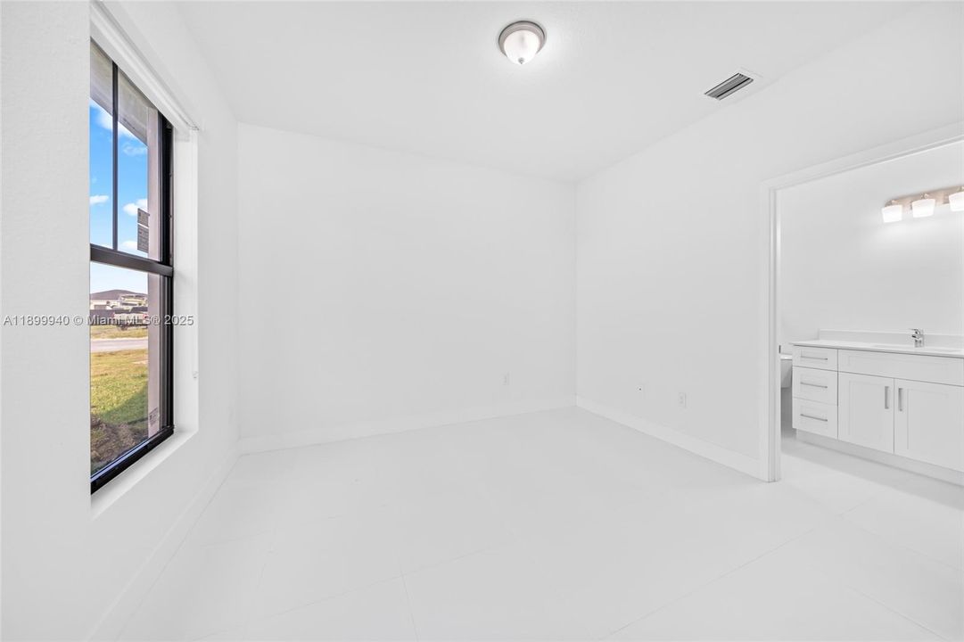 待售: $790,000 (4 贝兹, 3 浴室, 1885 平方英尺)