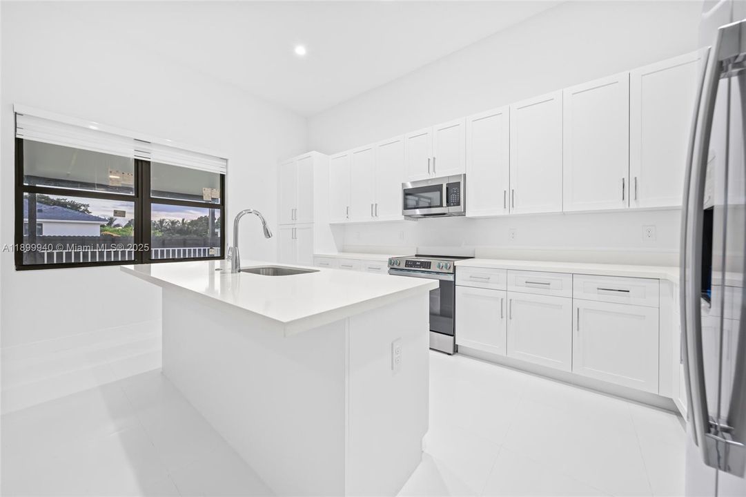 待售: $790,000 (4 贝兹, 3 浴室, 1885 平方英尺)