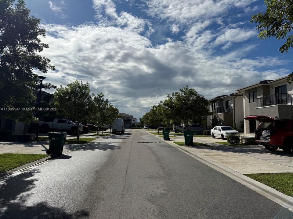 For Sale: $475,000 (5 beds, 4 baths, 1902 Square Feet)