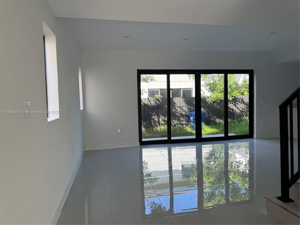 For Sale: $475,000 (5 beds, 4 baths, 1902 Square Feet)