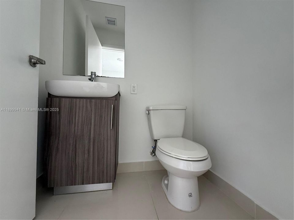 For Sale: $475,000 (5 beds, 4 baths, 1902 Square Feet)