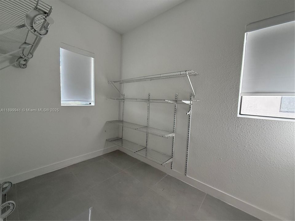 For Sale: $475,000 (5 beds, 4 baths, 1902 Square Feet)