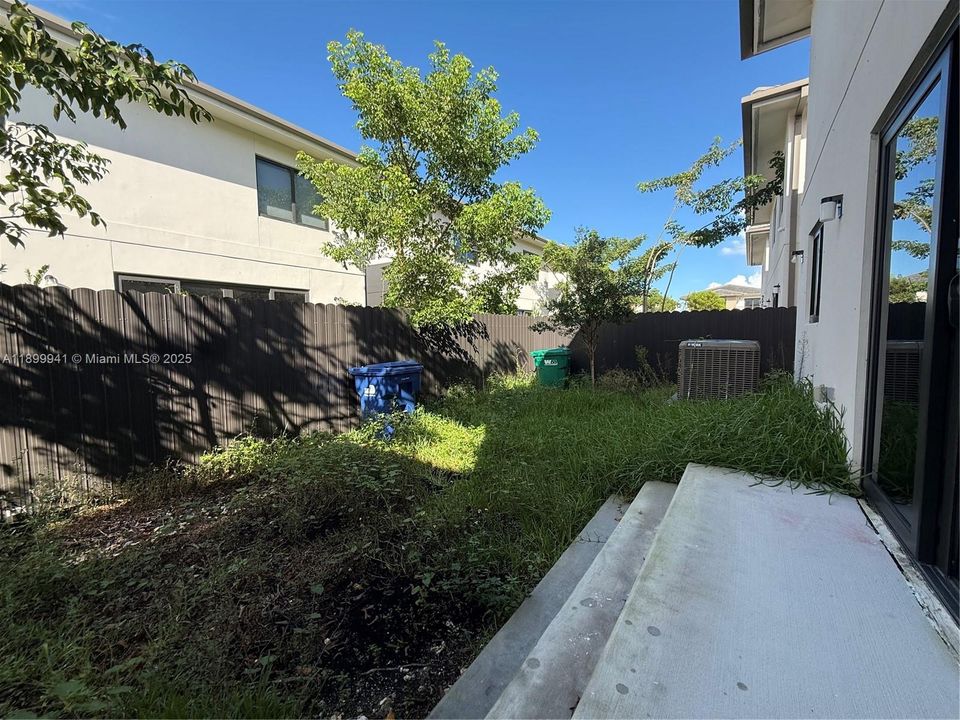 For Sale: $475,000 (5 beds, 4 baths, 1902 Square Feet)