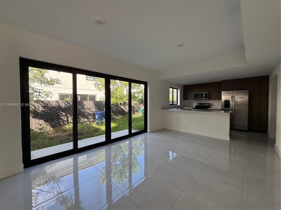 For Sale: $475,000 (5 beds, 4 baths, 1902 Square Feet)