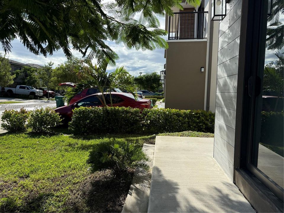 For Sale: $475,000 (5 beds, 4 baths, 1902 Square Feet)