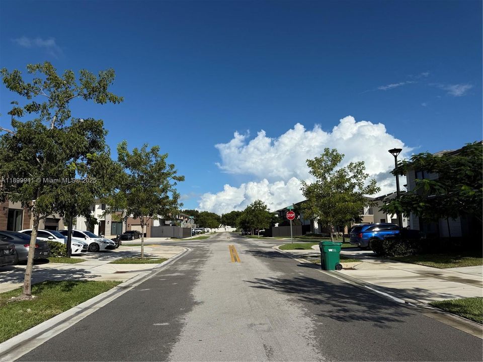 For Sale: $475,000 (5 beds, 4 baths, 1902 Square Feet)