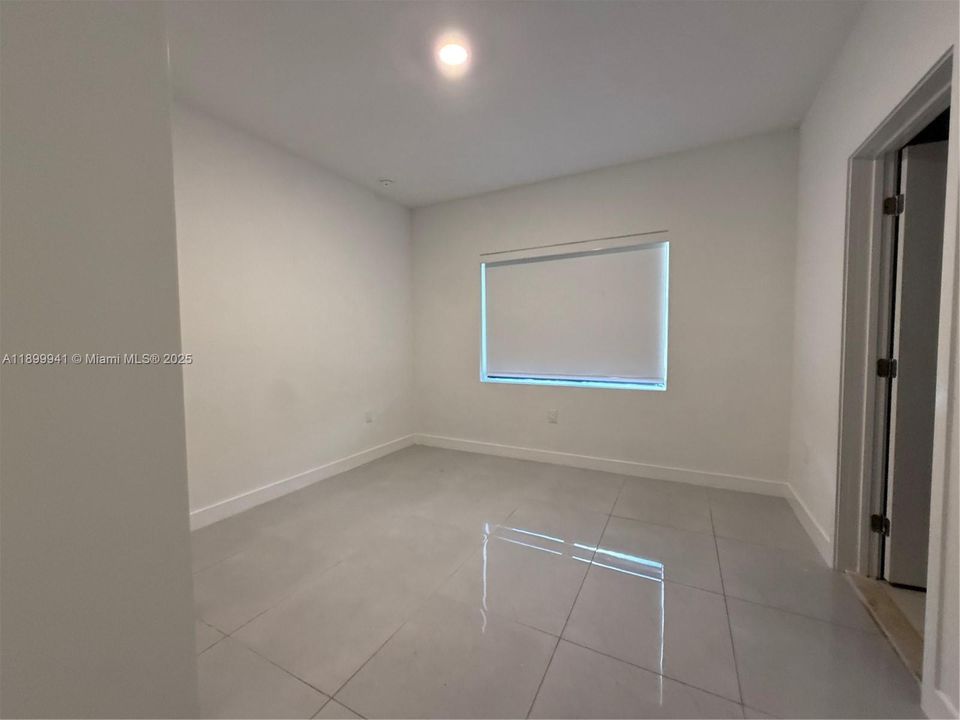 For Sale: $475,000 (5 beds, 4 baths, 1902 Square Feet)