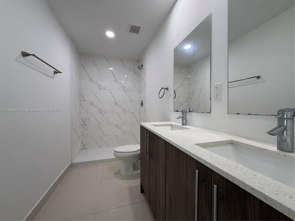 For Sale: $475,000 (5 beds, 4 baths, 1902 Square Feet)