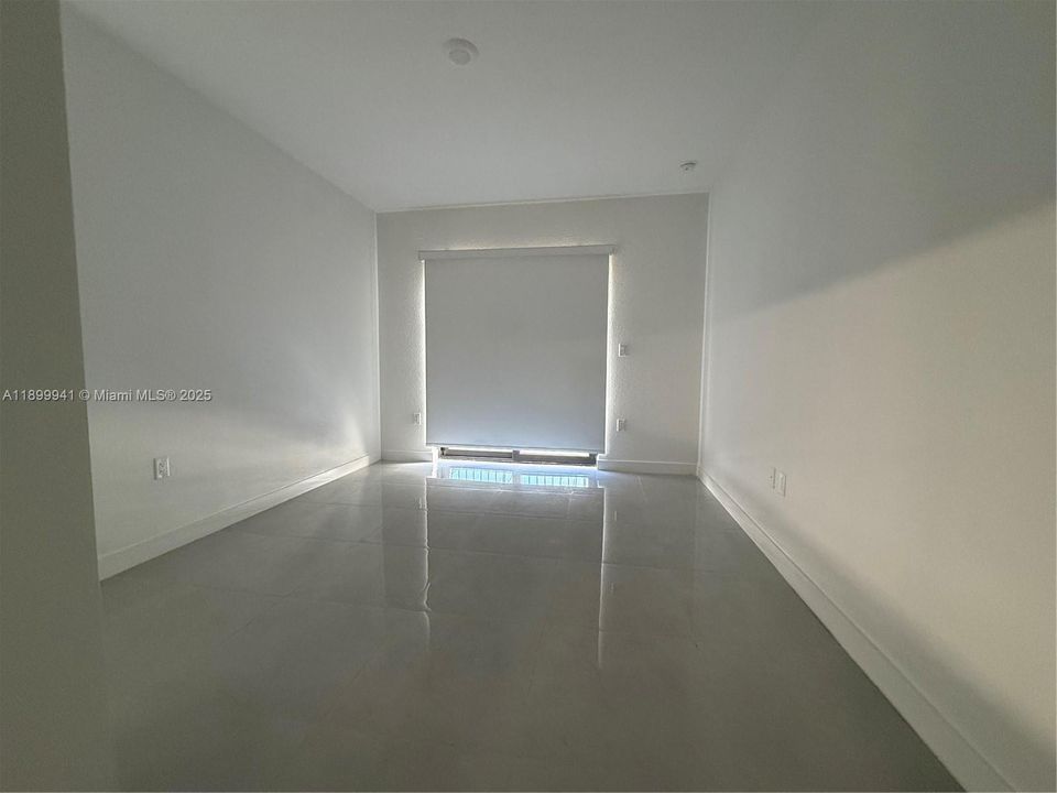 For Sale: $475,000 (5 beds, 4 baths, 1902 Square Feet)