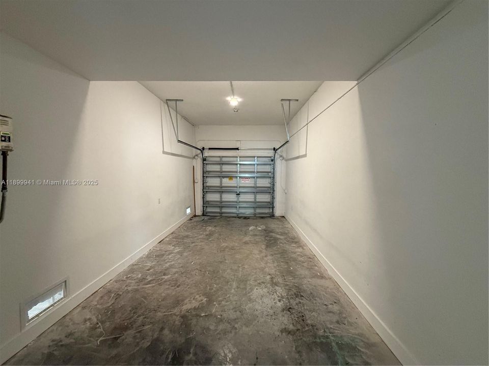 For Sale: $475,000 (5 beds, 4 baths, 1902 Square Feet)