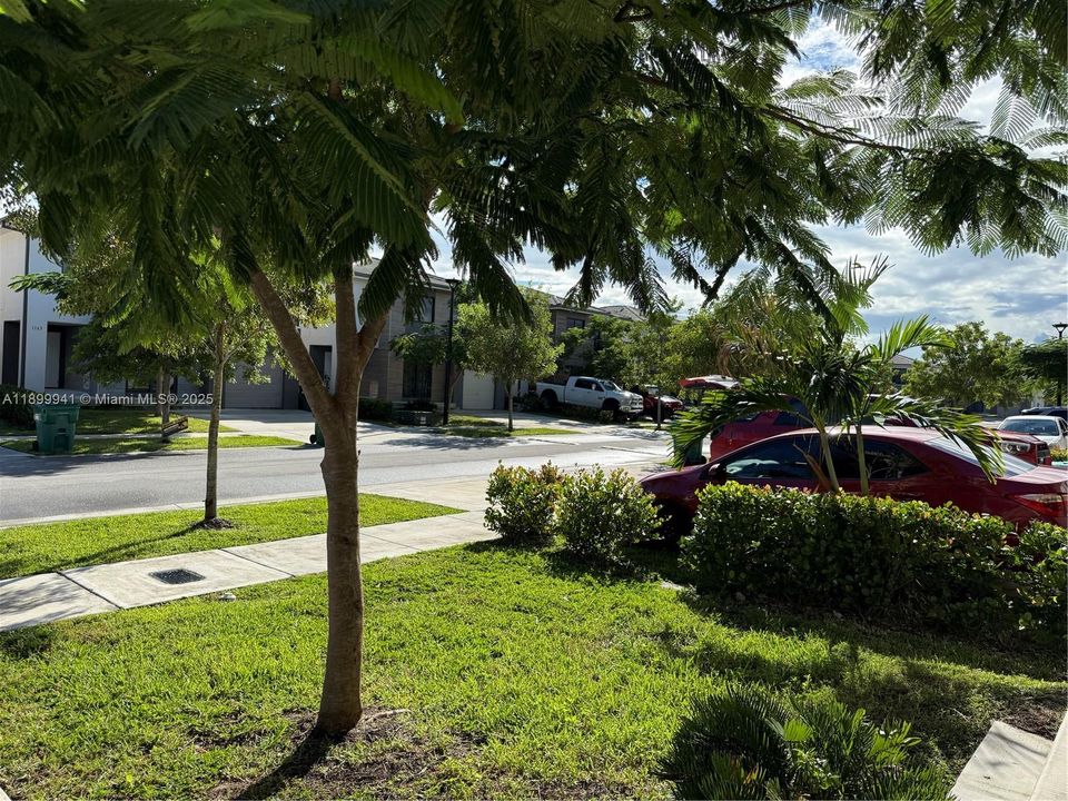 For Sale: $475,000 (5 beds, 4 baths, 1902 Square Feet)