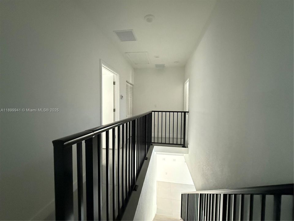 For Sale: $475,000 (5 beds, 4 baths, 1902 Square Feet)