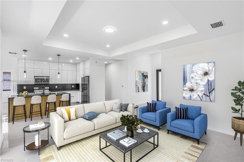 最近租的: $2,400 (4 贝兹, 3 浴室, 0 平方英尺)