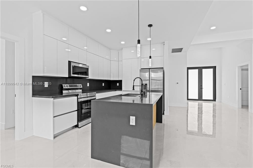 最近租的: $2,400 (4 贝兹, 3 浴室, 0 平方英尺)