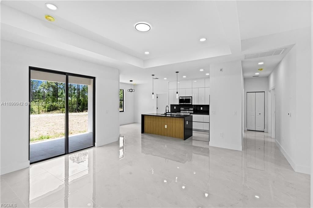 最近租的: $2,400 (4 贝兹, 3 浴室, 0 平方英尺)