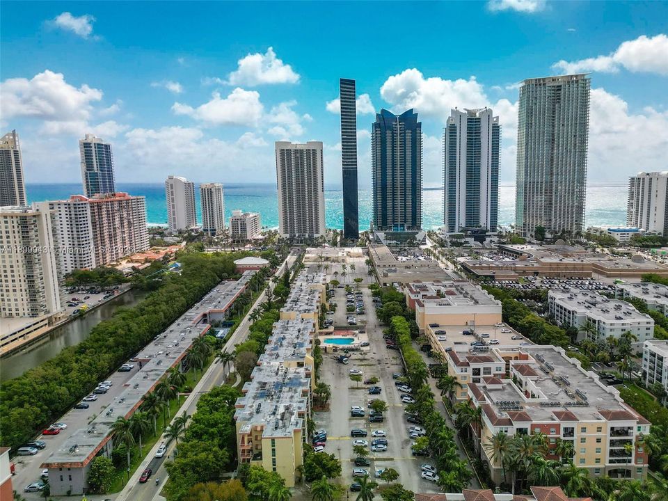 For Sale: $265,000 (1 beds, 1 baths, 725 Square Feet)