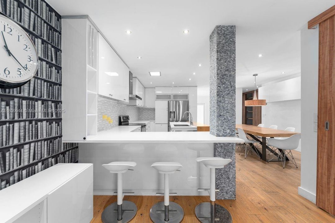 Active With Contract: $1,095,000 (3 beds, 3 baths, 1572 Square Feet)