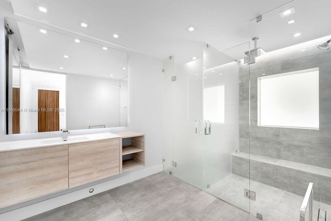 Active With Contract: $1,095,000 (3 beds, 3 baths, 1572 Square Feet)