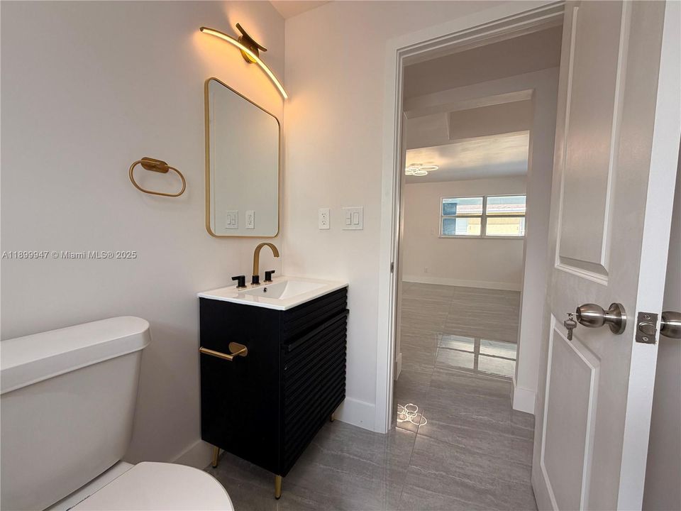 Family Bathroom (In between bedrooms 1 & 2)