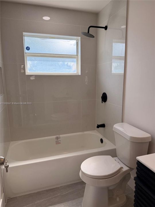 Family Bathroom (In between bedrooms 1 & 2)