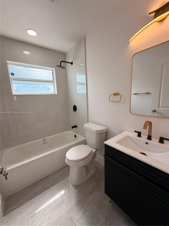 Family Bathroom (In between bedrooms 1 & 2)