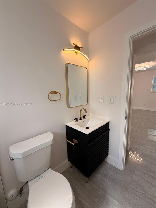 Family Bathroom (In between bedrooms 1 & 2)