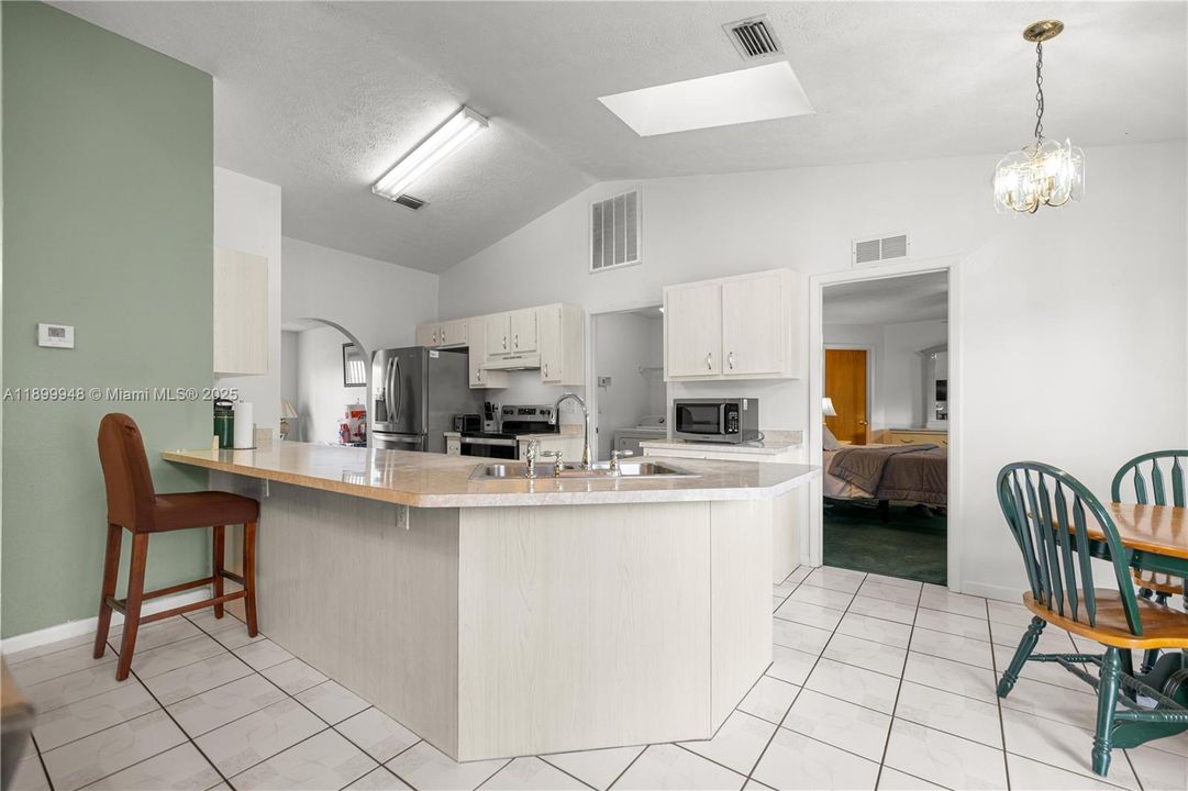 待售: $296,900 (3 贝兹, 2 浴室, 1796 平方英尺)