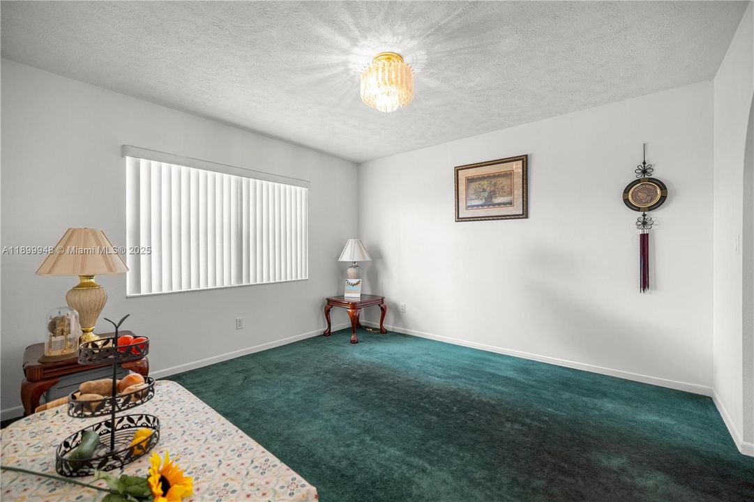 待售: $296,900 (3 贝兹, 2 浴室, 1796 平方英尺)