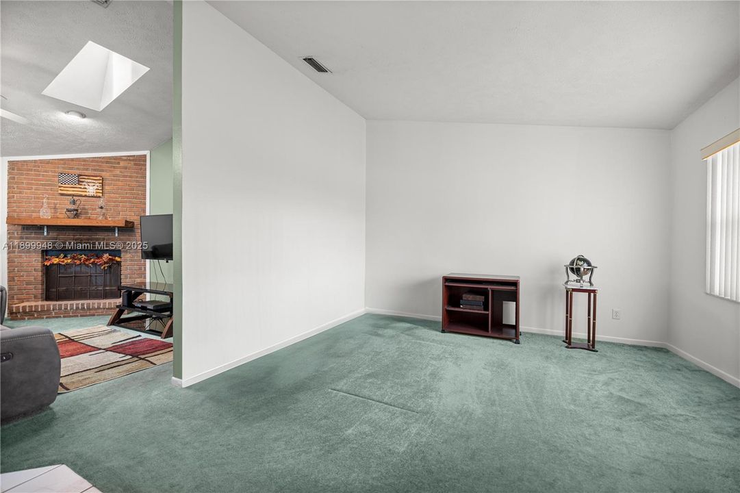 待售: $296,900 (3 贝兹, 2 浴室, 1796 平方英尺)