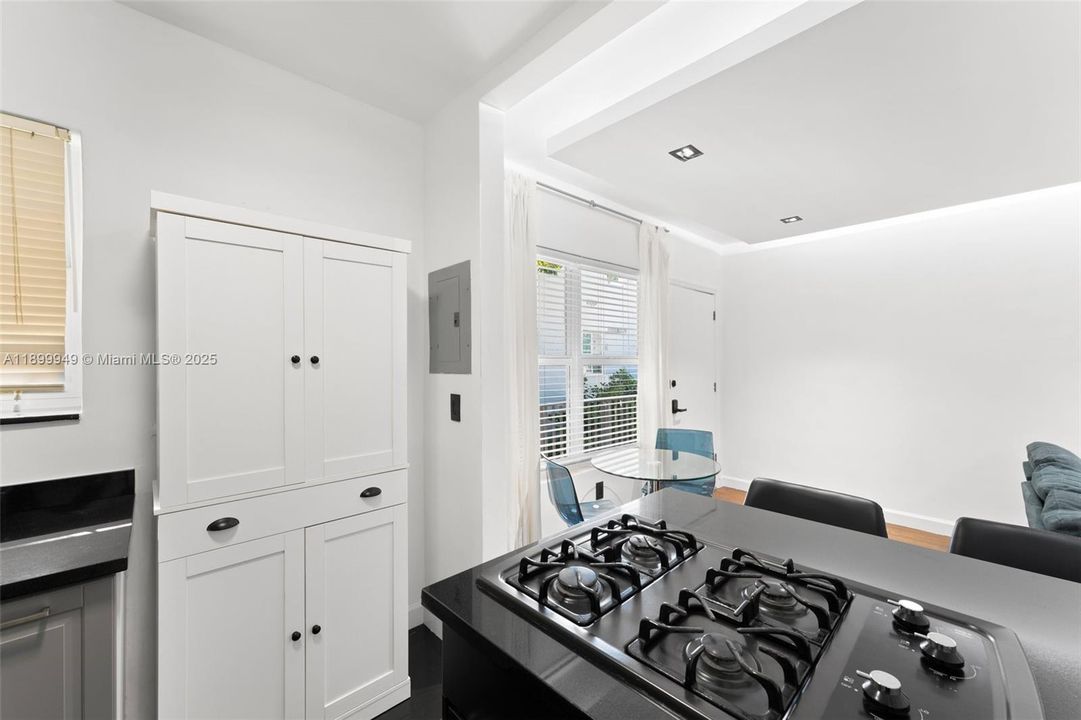 На продажу: $349,000 (1 спален, 1 ванн, 650 Квадратных фут)