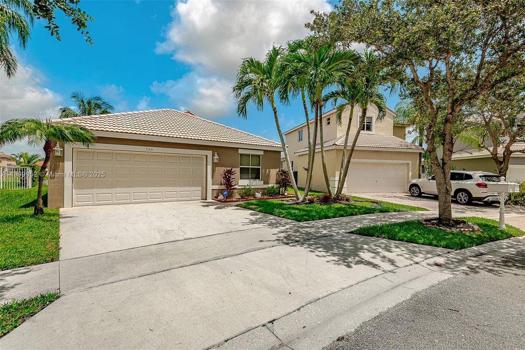 Active With Contract: $3,700 (3 beds, 2 baths, 1505 Square Feet)