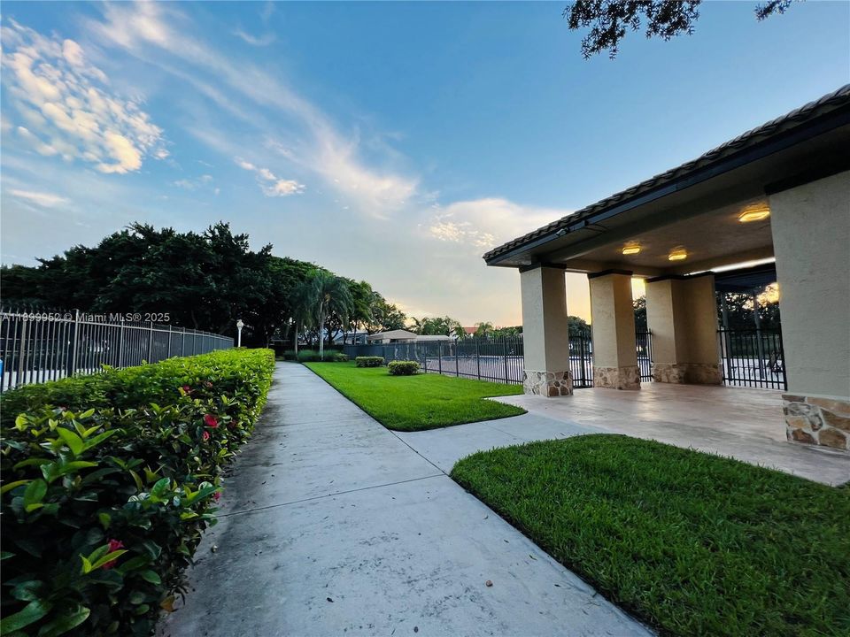 Active With Contract: $3,700 (3 beds, 2 baths, 1505 Square Feet)