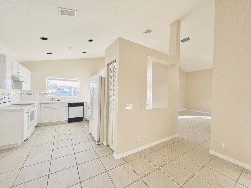 Active With Contract: $3,700 (3 beds, 2 baths, 1505 Square Feet)