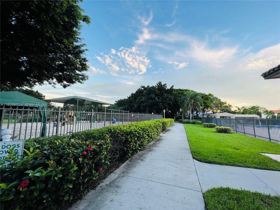 Active With Contract: $3,700 (3 beds, 2 baths, 1505 Square Feet)