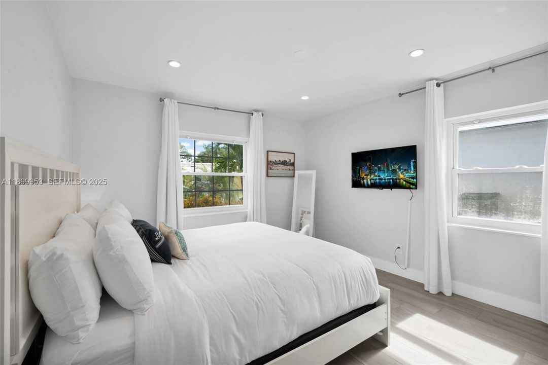 Bright and comfortable bedroom featuring a soothing color palette and serene ambiance.