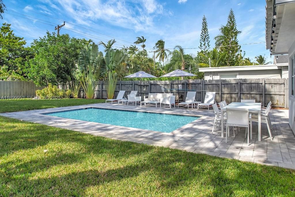 Beautifully maintained pool area