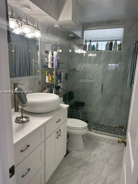 Active With Contract: $1,900 (1 beds, 1 baths, 763 Square Feet)