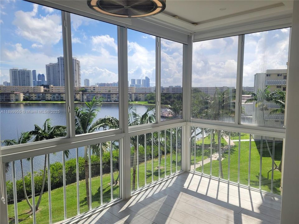 Active With Contract: $1,900 (1 beds, 1 baths, 763 Square Feet)