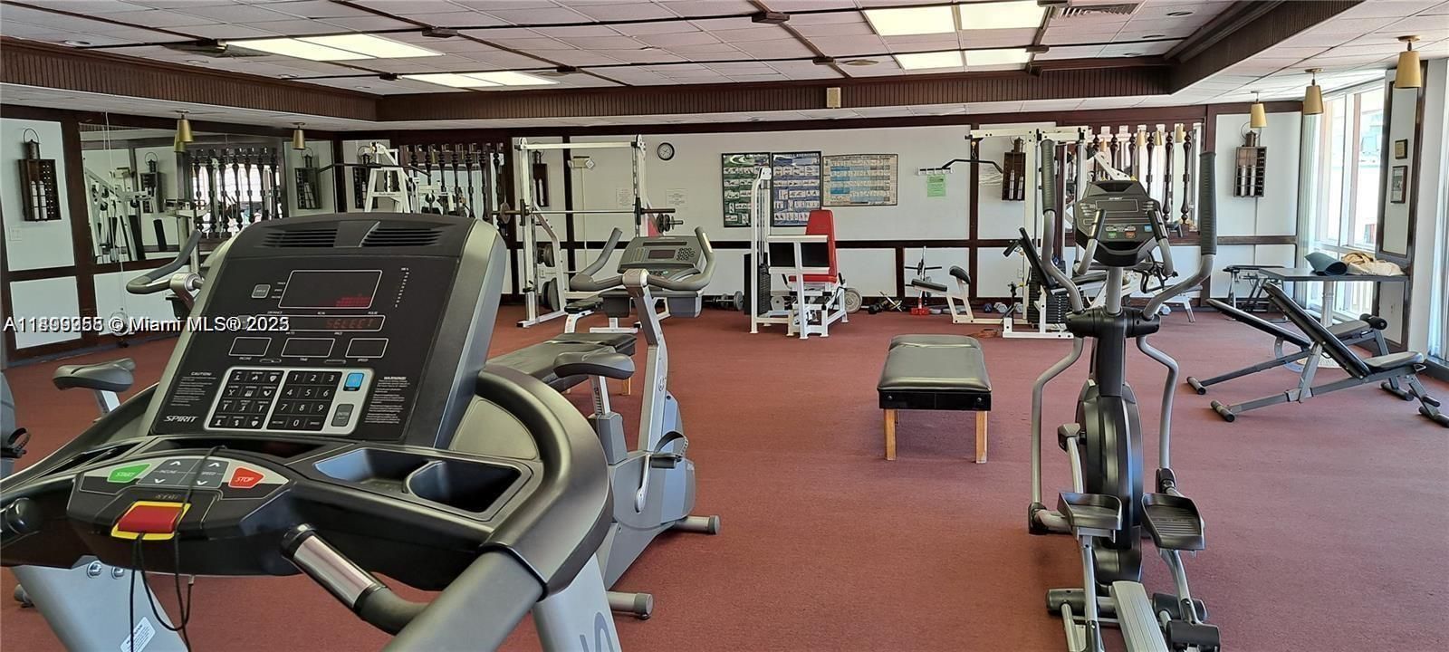 Active With Contract: $1,900 (1 beds, 1 baths, 763 Square Feet)