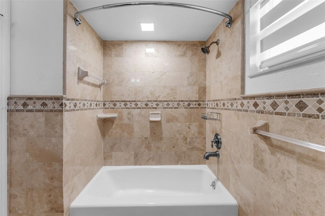 На продажу: $995,000 (4 спален, 3 ванн, 2488 Квадратных фут)