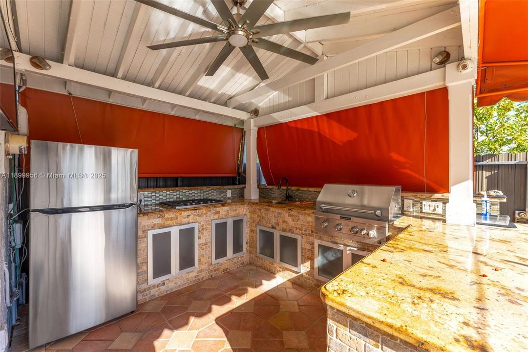 На продажу: $995,000 (4 спален, 3 ванн, 2488 Квадратных фут)