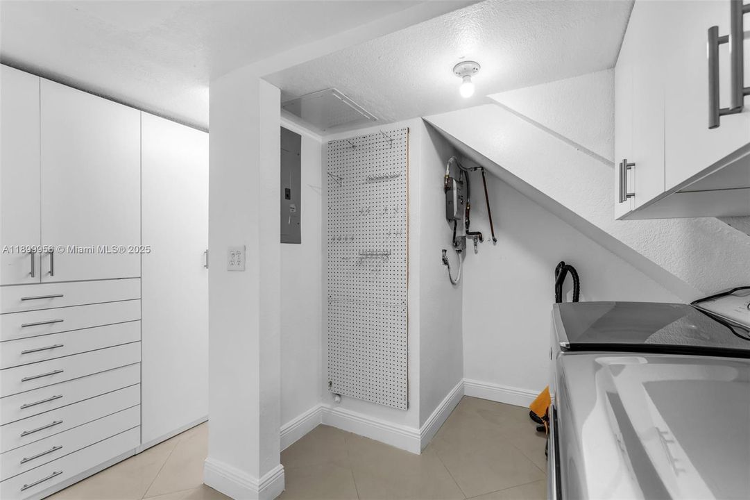 На продажу: $995,000 (4 спален, 3 ванн, 2488 Квадратных фут)