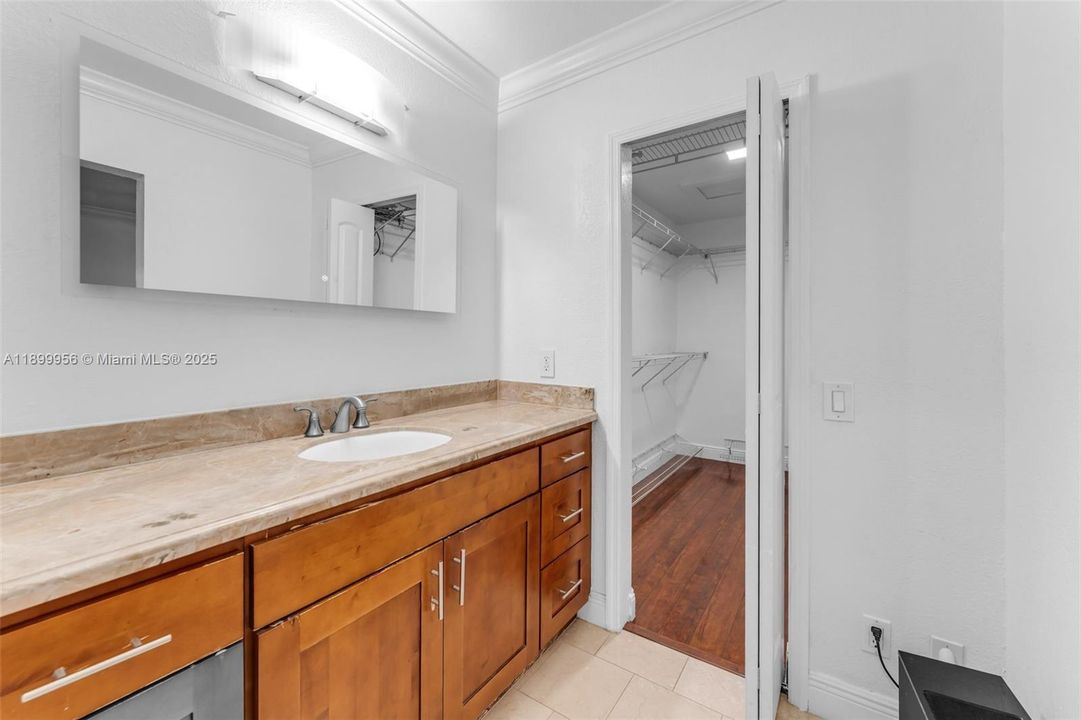 На продажу: $995,000 (4 спален, 3 ванн, 2488 Квадратных фут)