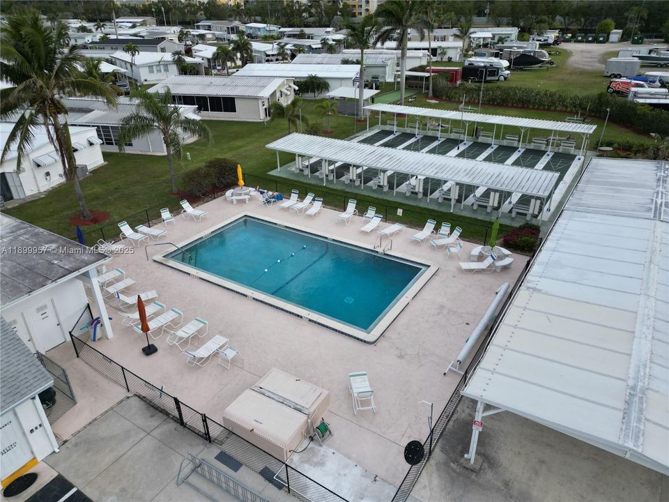 For Sale: $189,900 (2 beds, 2 baths, 820 Square Feet)