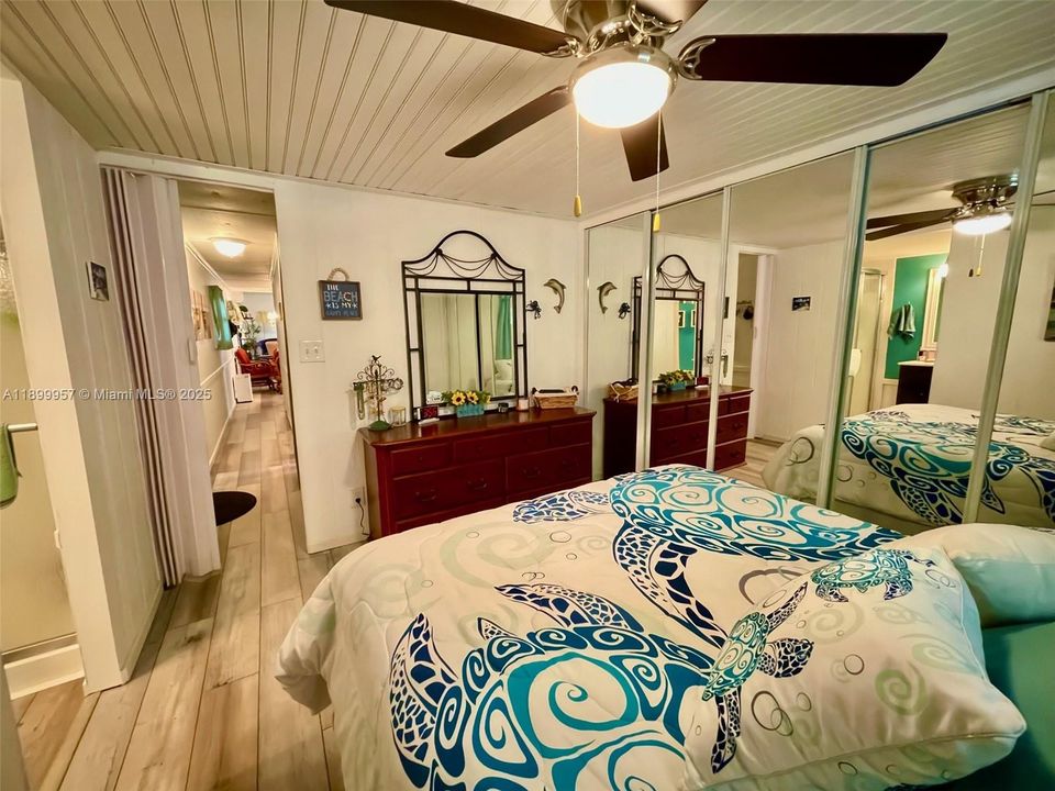 For Sale: $189,900 (2 beds, 2 baths, 820 Square Feet)