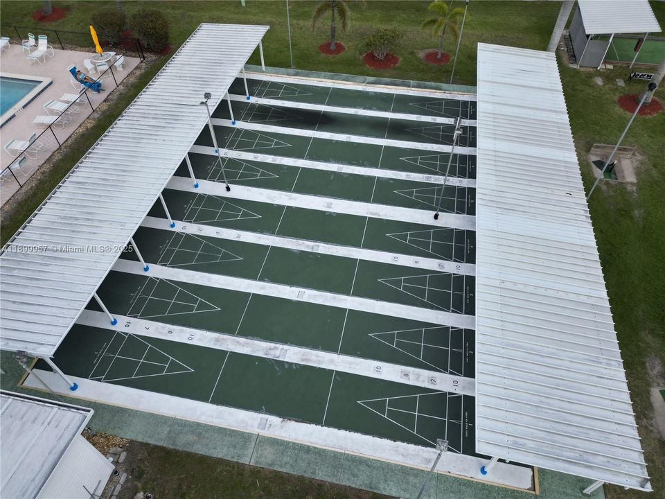 For Sale: $189,900 (2 beds, 2 baths, 820 Square Feet)