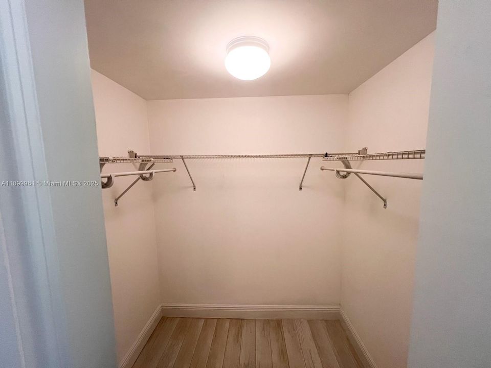 For Rent: $1,600 (1 beds, 1 baths, 750 Square Feet)