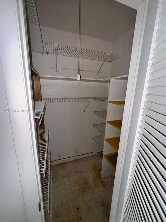 For Sale: $90,000 (1 beds, 1 baths, 570 Square Feet)