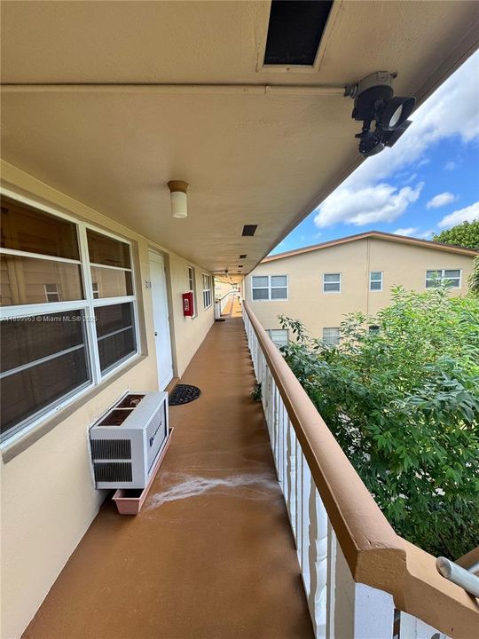 For Sale: $90,000 (1 beds, 1 baths, 570 Square Feet)