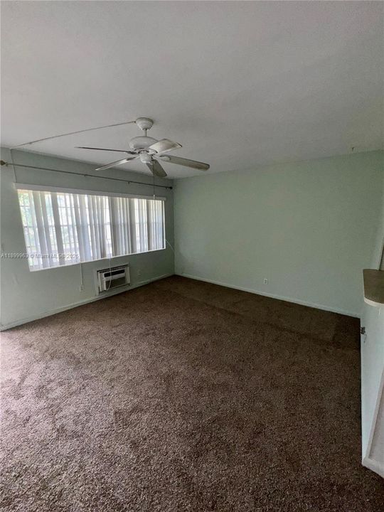For Sale: $90,000 (1 beds, 1 baths, 570 Square Feet)